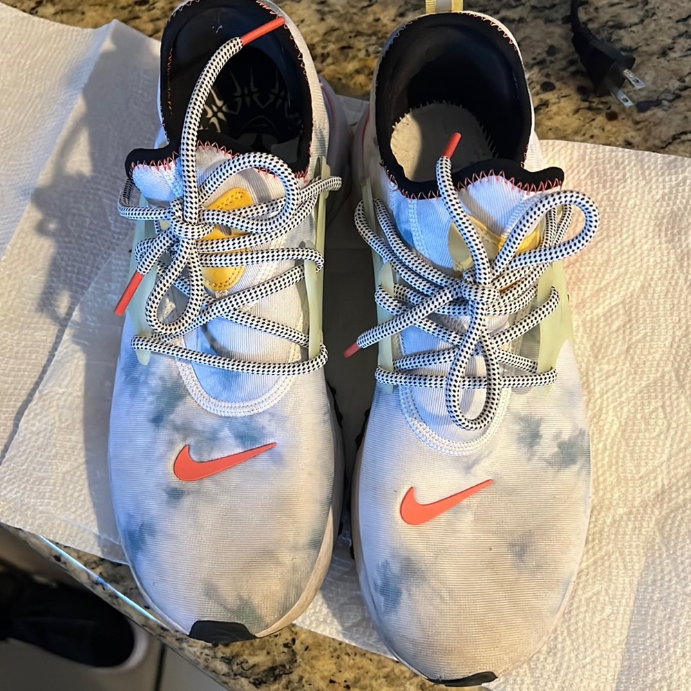 Women’s Nike size 9
